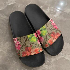 Gucci Black and Pink Sandals with Floral Elegance